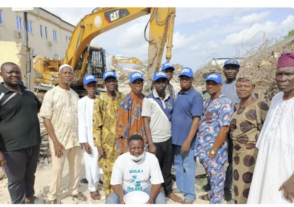 Solidarity: Ojodu Community Comforts  Building Collapse Victims