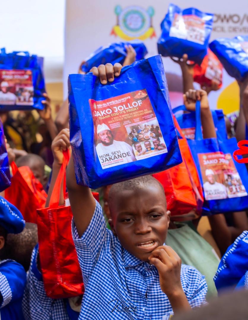 Jakande Launches “JAKO JOLLOF” Free-Feeding Programme for Pupils in Odi-Olowo/Ojuwoye