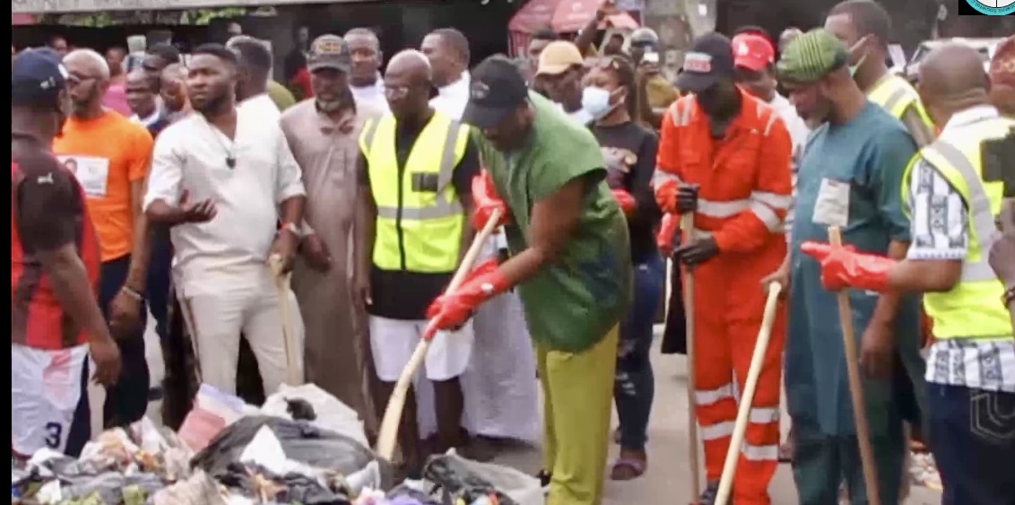 Desmond Elliot Leads Veterans to Cleaner Lagos Initiative in Surulere(Video )